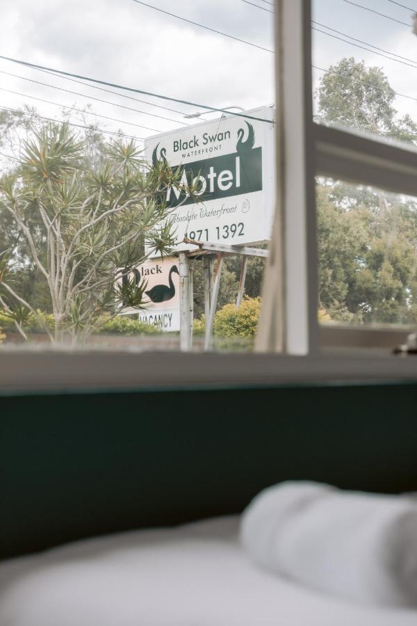 Black Swan Waterfront Motel (Adults Only) Swansea Eksteriør billede