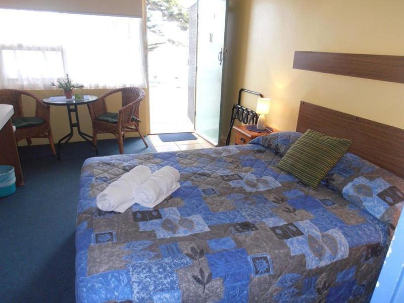 Black Swan Waterfront Motel (Adults Only) Swansea Eksteriør billede
